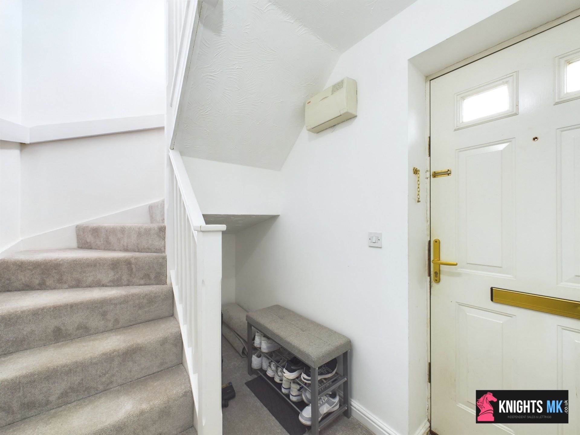 Flat Lodge Way in Irthlingborough