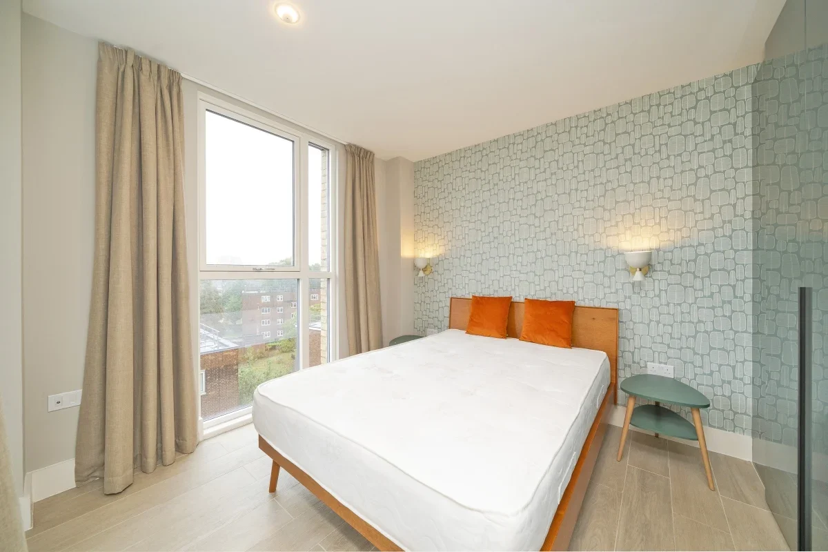 Flat Wyvil Road in Greater London