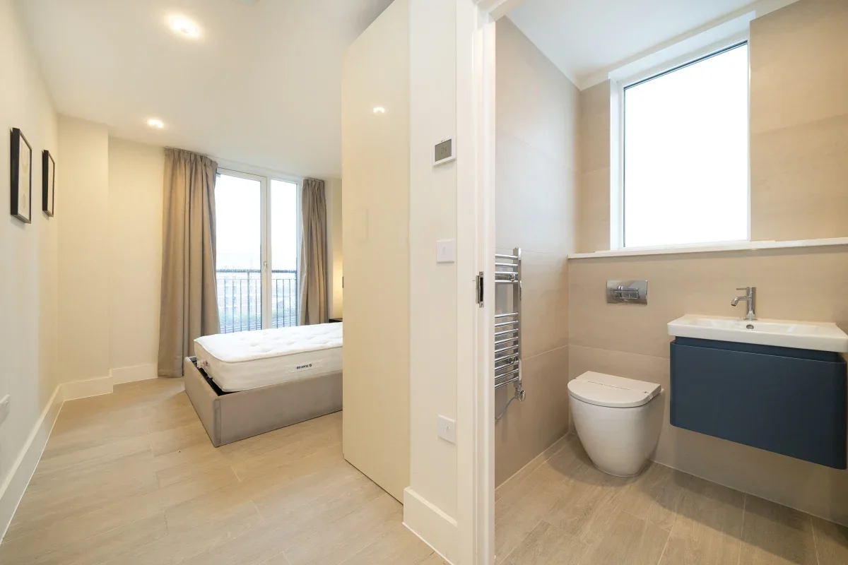 Flat Wyvil Road in Greater London