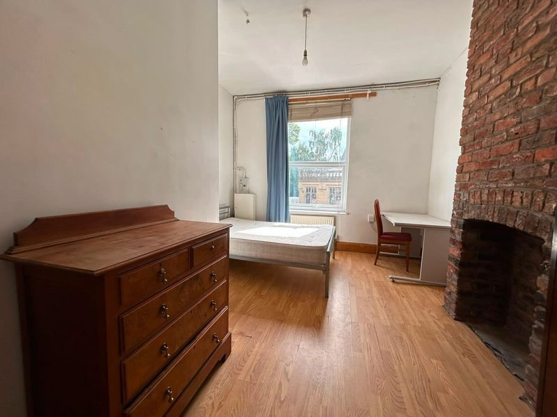 Room Wilmslow Road in Manchester