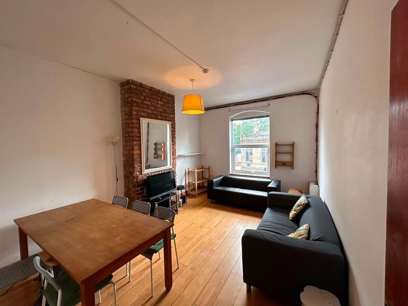 Room Wilmslow Road in Manchester