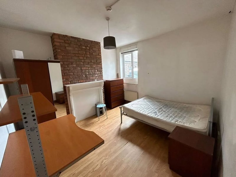 Room Wilmslow Road in Manchester