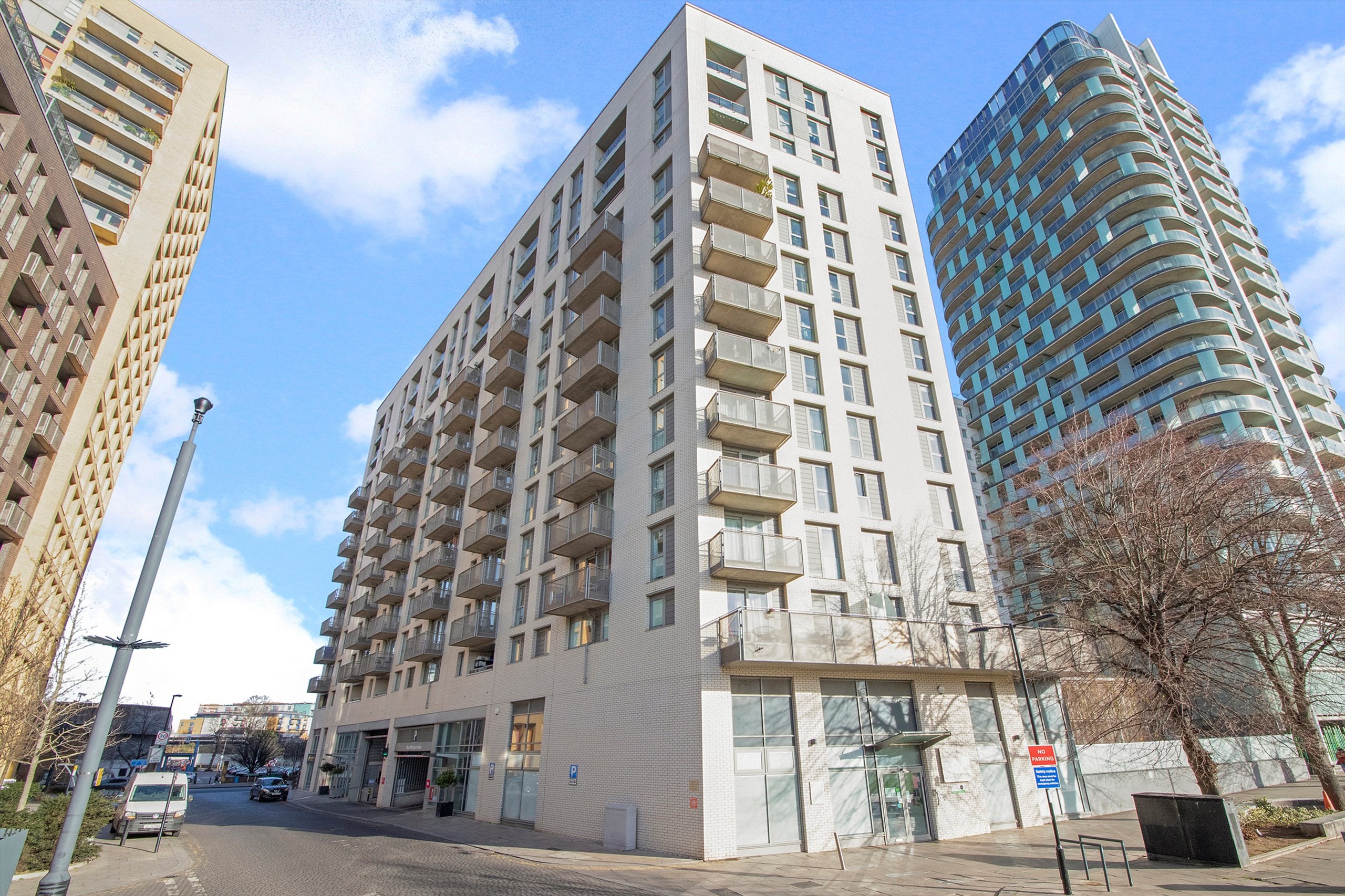 Flat Cornmill Lane in Greater London