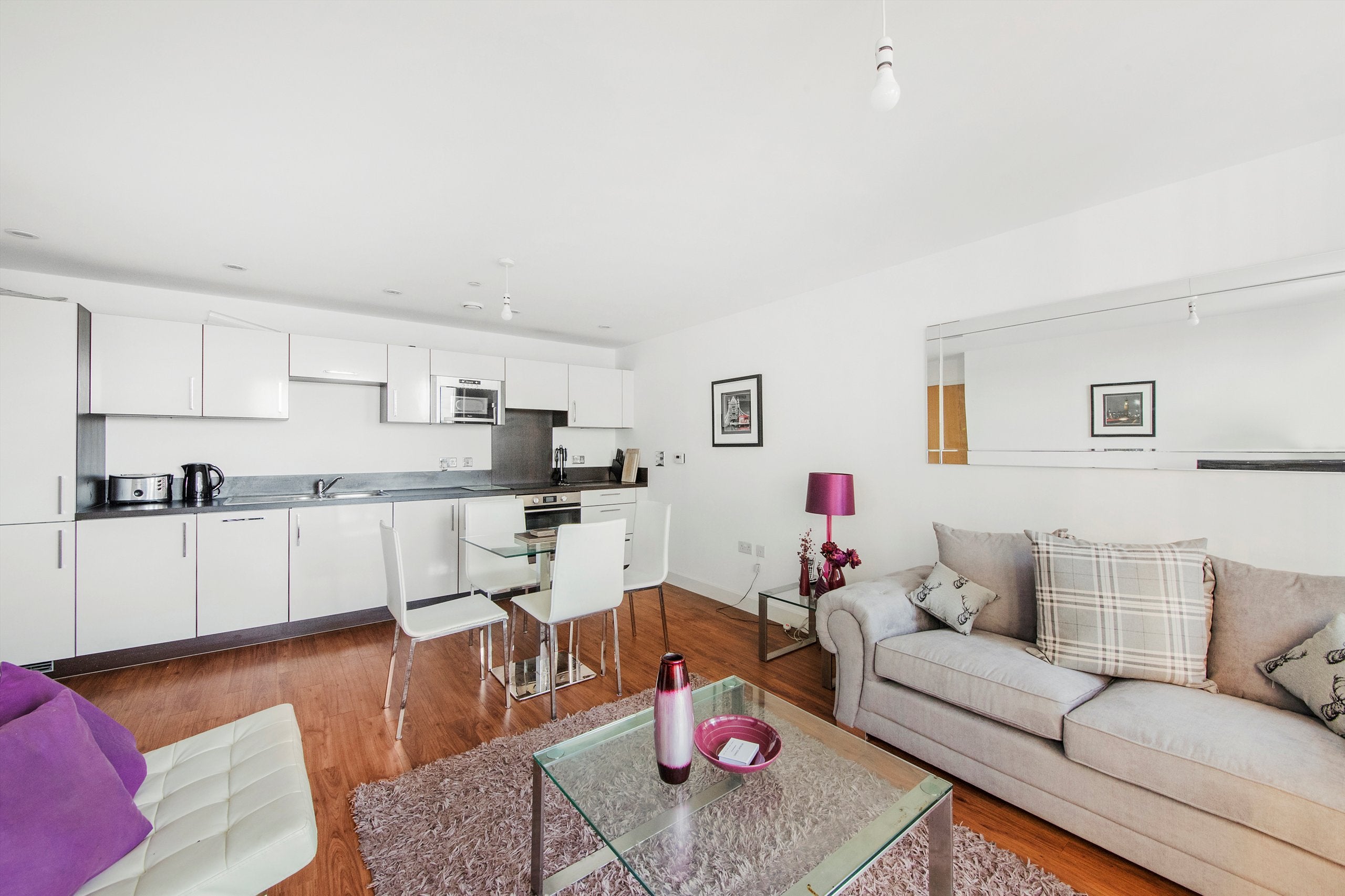 Flat Cornmill Lane in Greater London