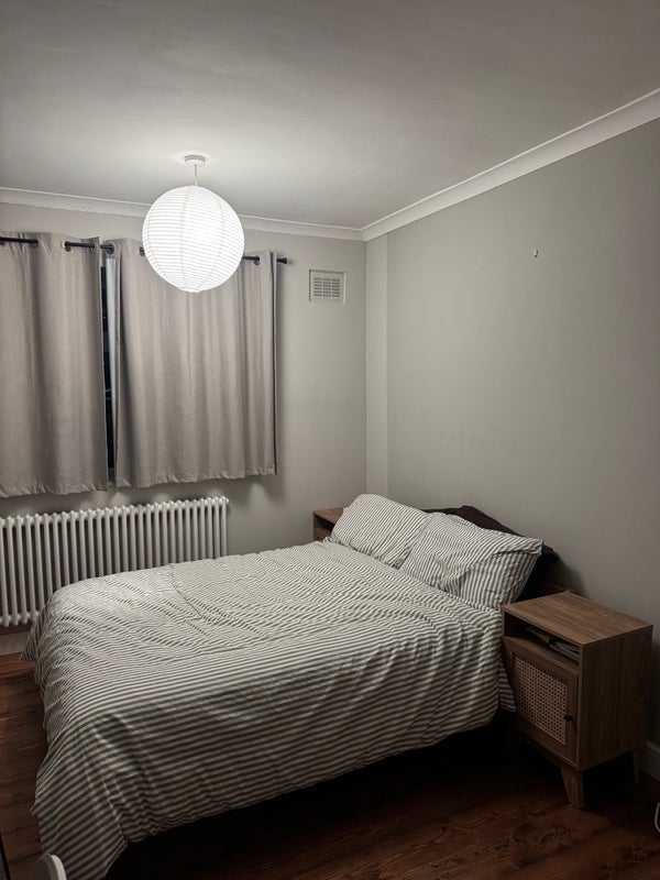 Flat Broomwood Road in Greater London