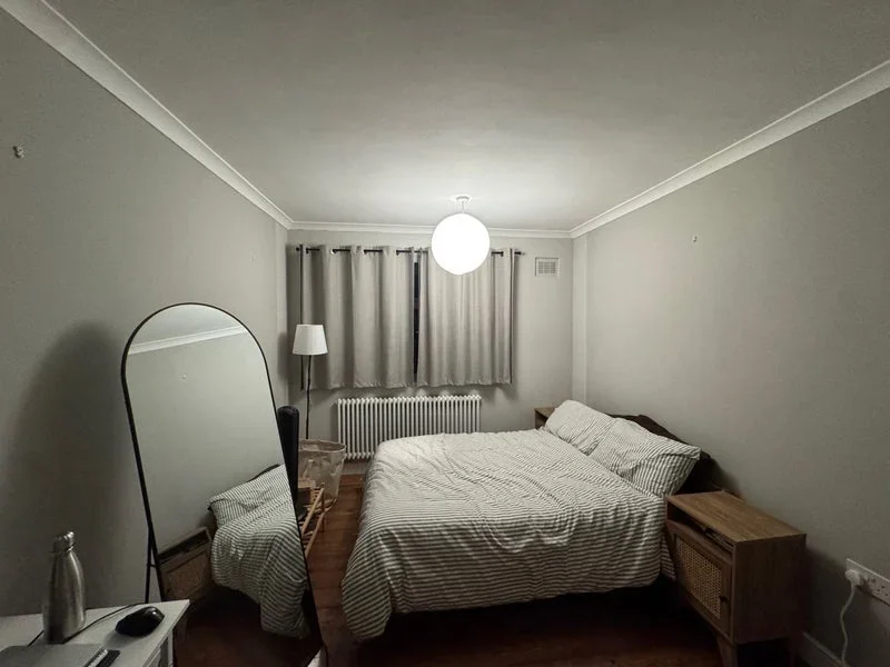 Flat Broomwood Road in Greater London