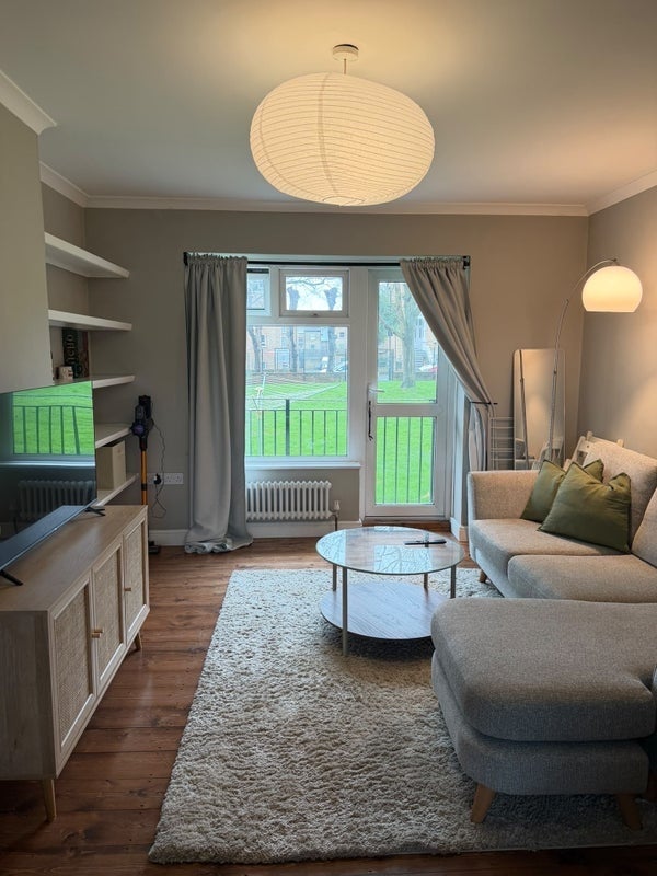 Flat Broomwood Road in Greater London