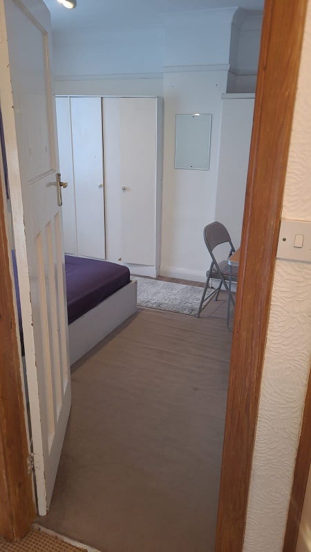 Room Field End Road in London