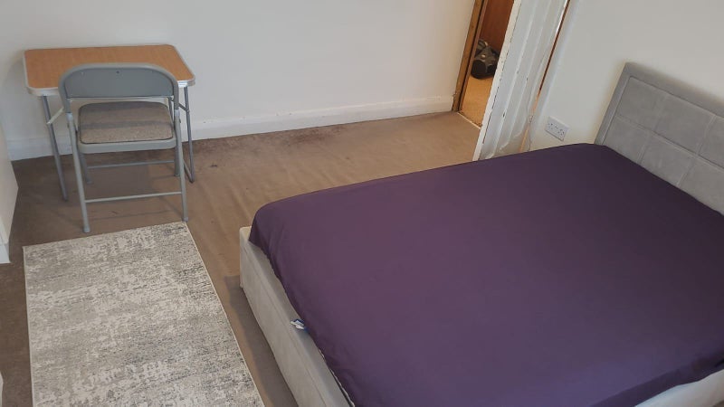 Room Field End Road in London