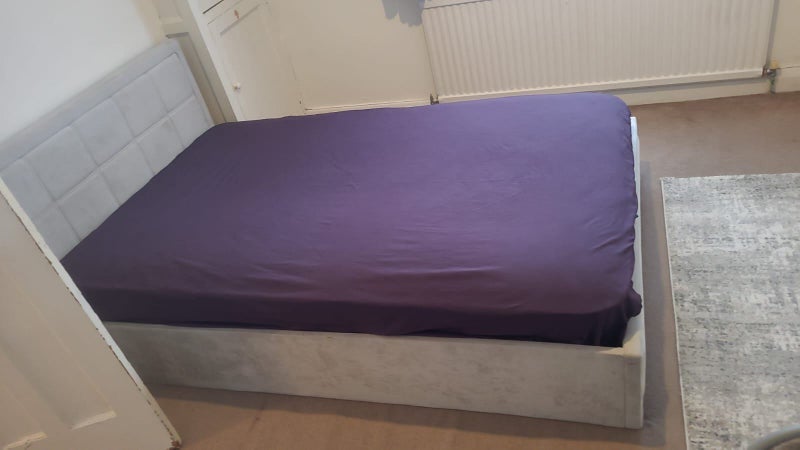 Room Field End Road in London
