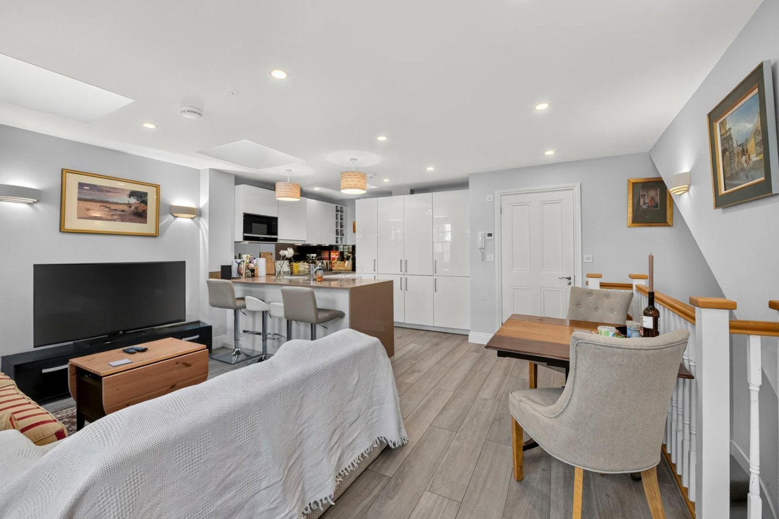 Flat Sefton Street in Greater London