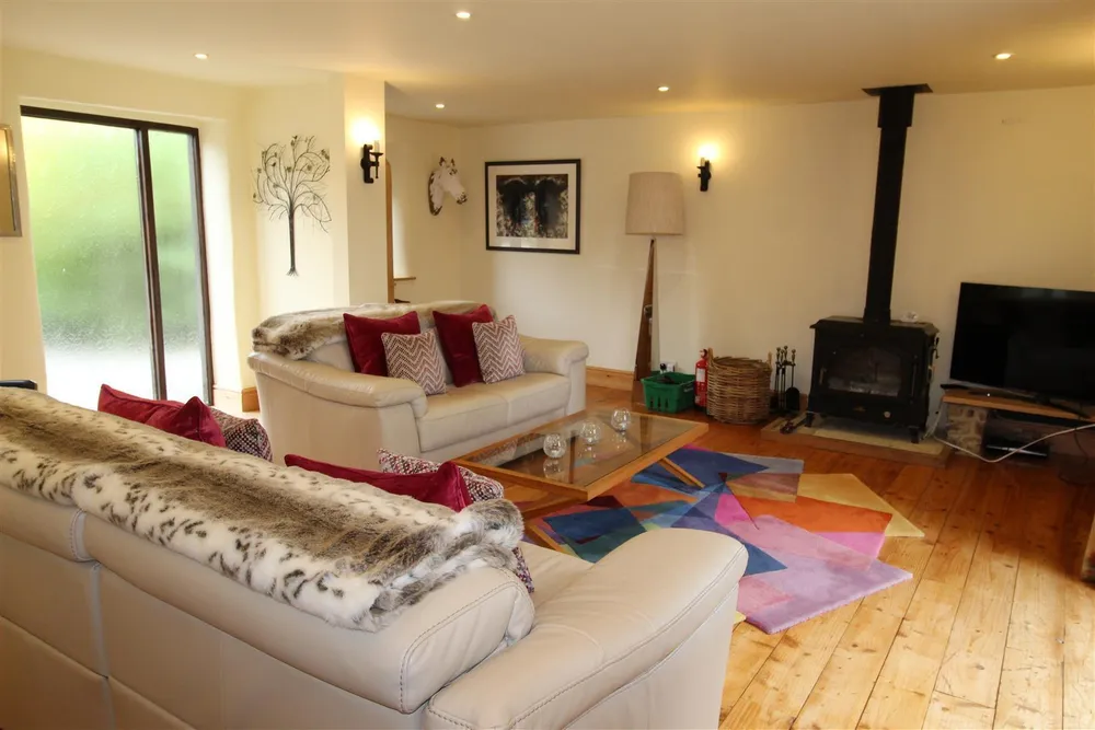 House Cross Farm Court in Bishop's Tawton