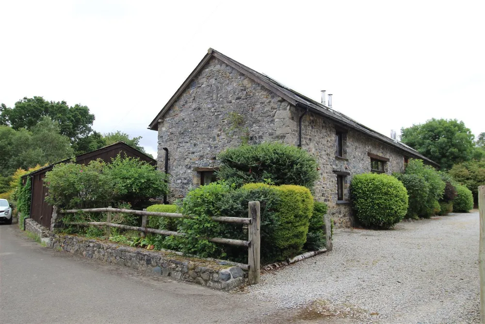 House Cross Farm Court in Bishop's Tawton