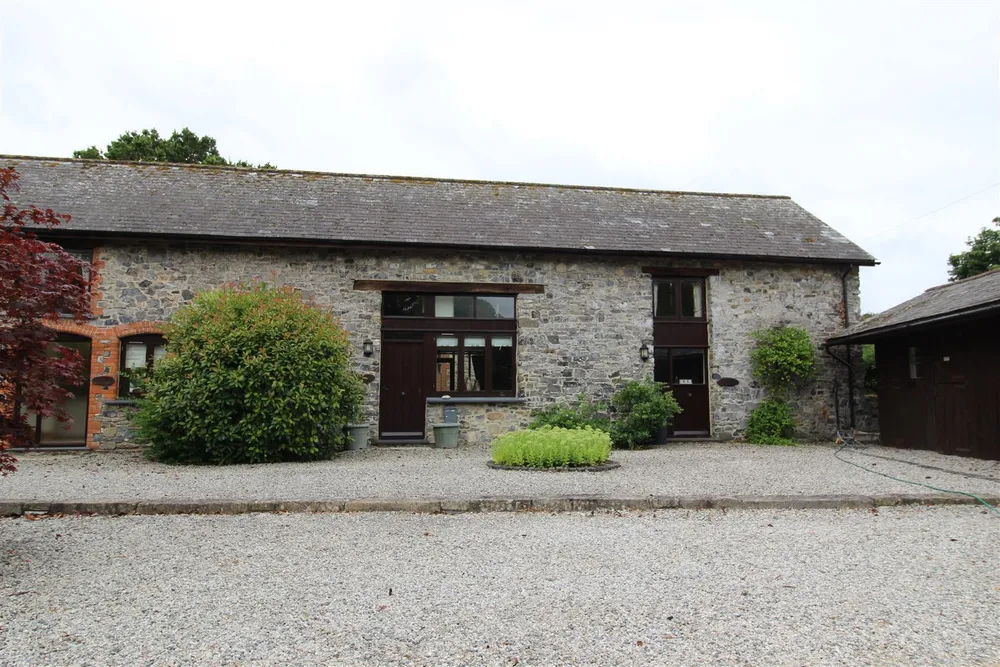 House Cross Farm Court in Bishop's Tawton