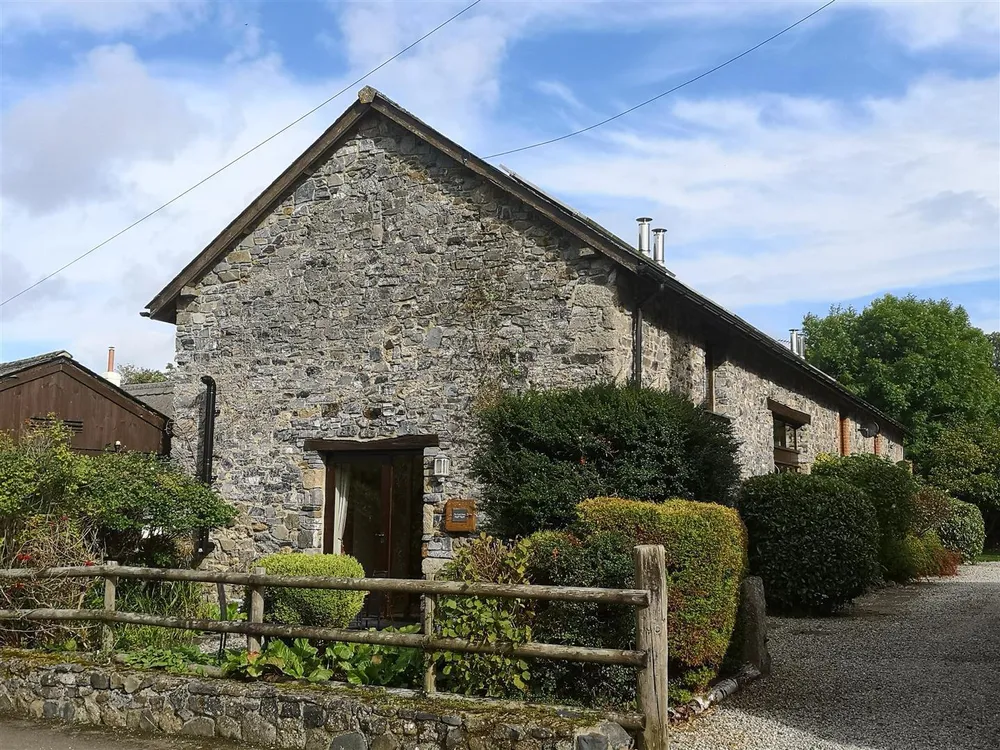 House Cross Farm Court in Bishop's Tawton