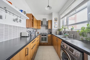 Flat Wimbledon Park Road in Greater London