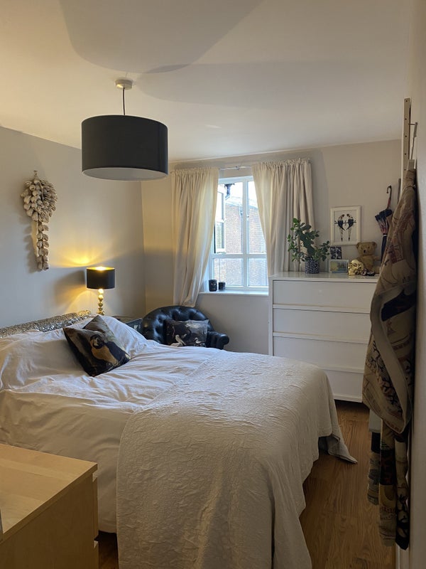 Room Mile End Road in Greater London