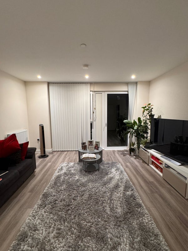 Room Forest Road in Greater London