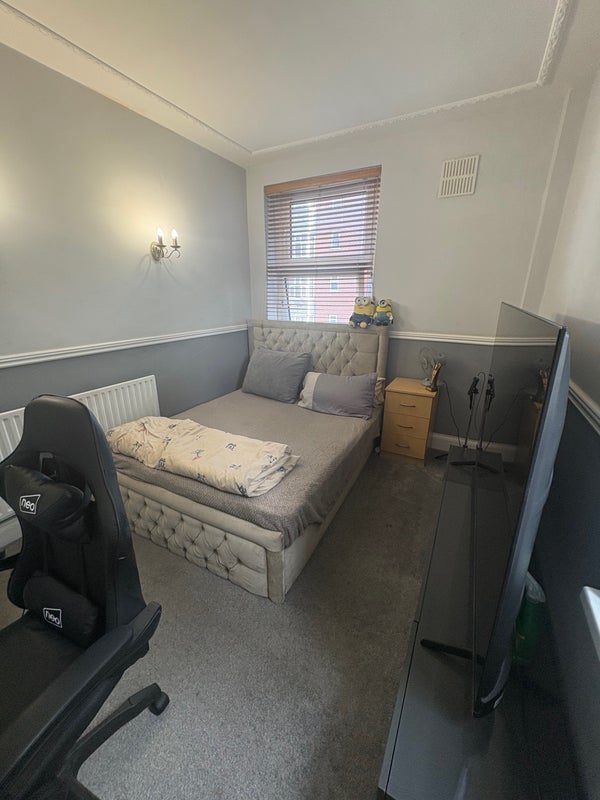 Room Calthorpe Road in Birmingham