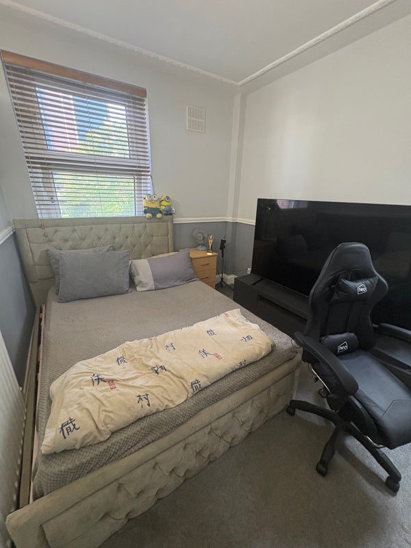 Room Calthorpe Road in Birmingham