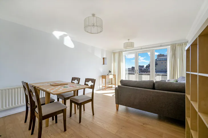 Flat Maritime Quay in Greater London