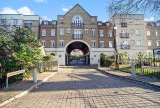 Flat Charles Haller Street in Greater London