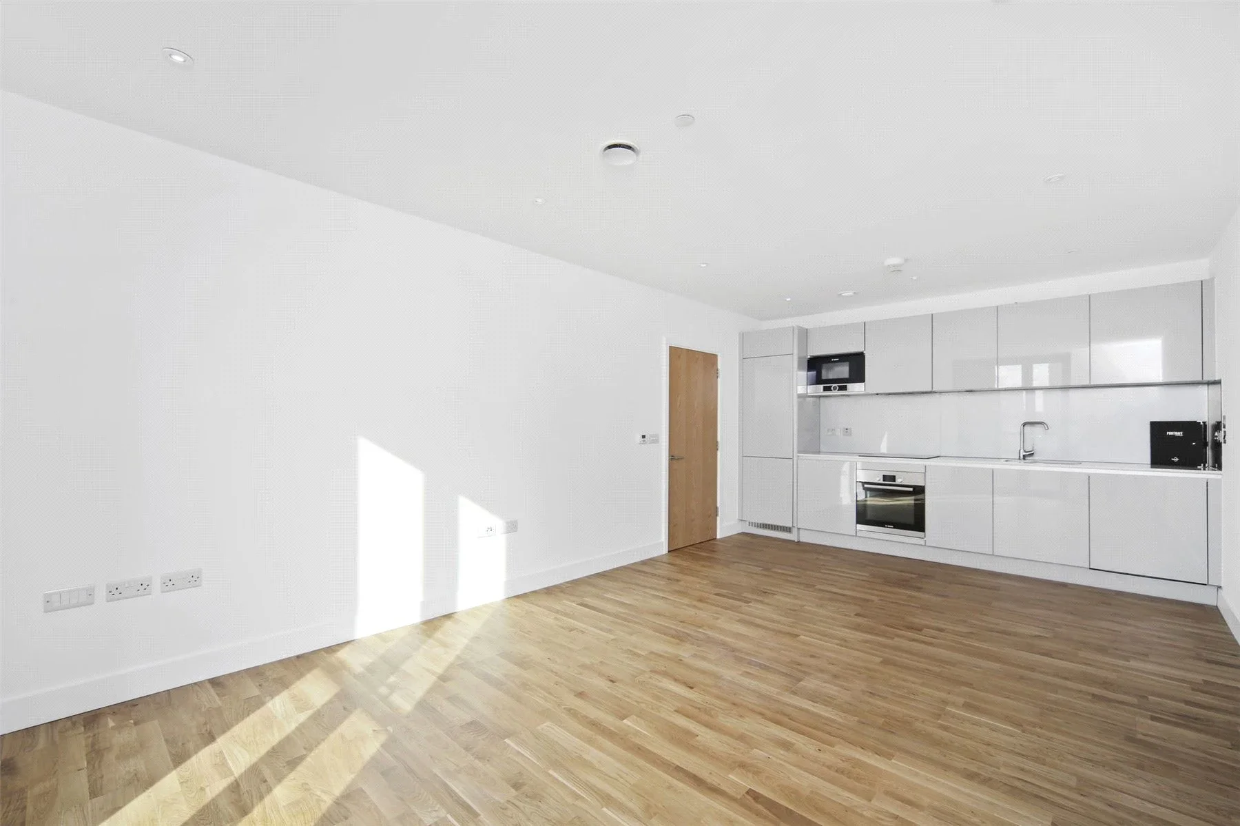 Flat Lee High Road in Greater London