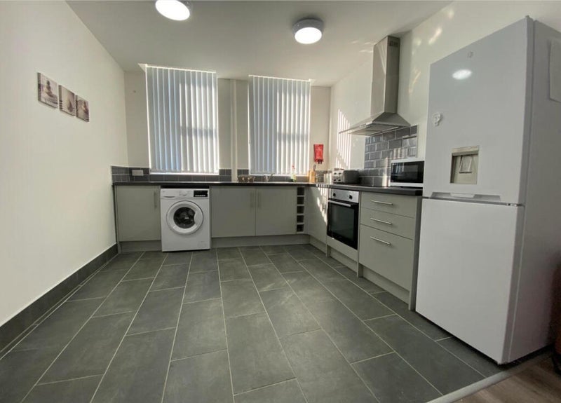 Room Laburnum Place in Bootle