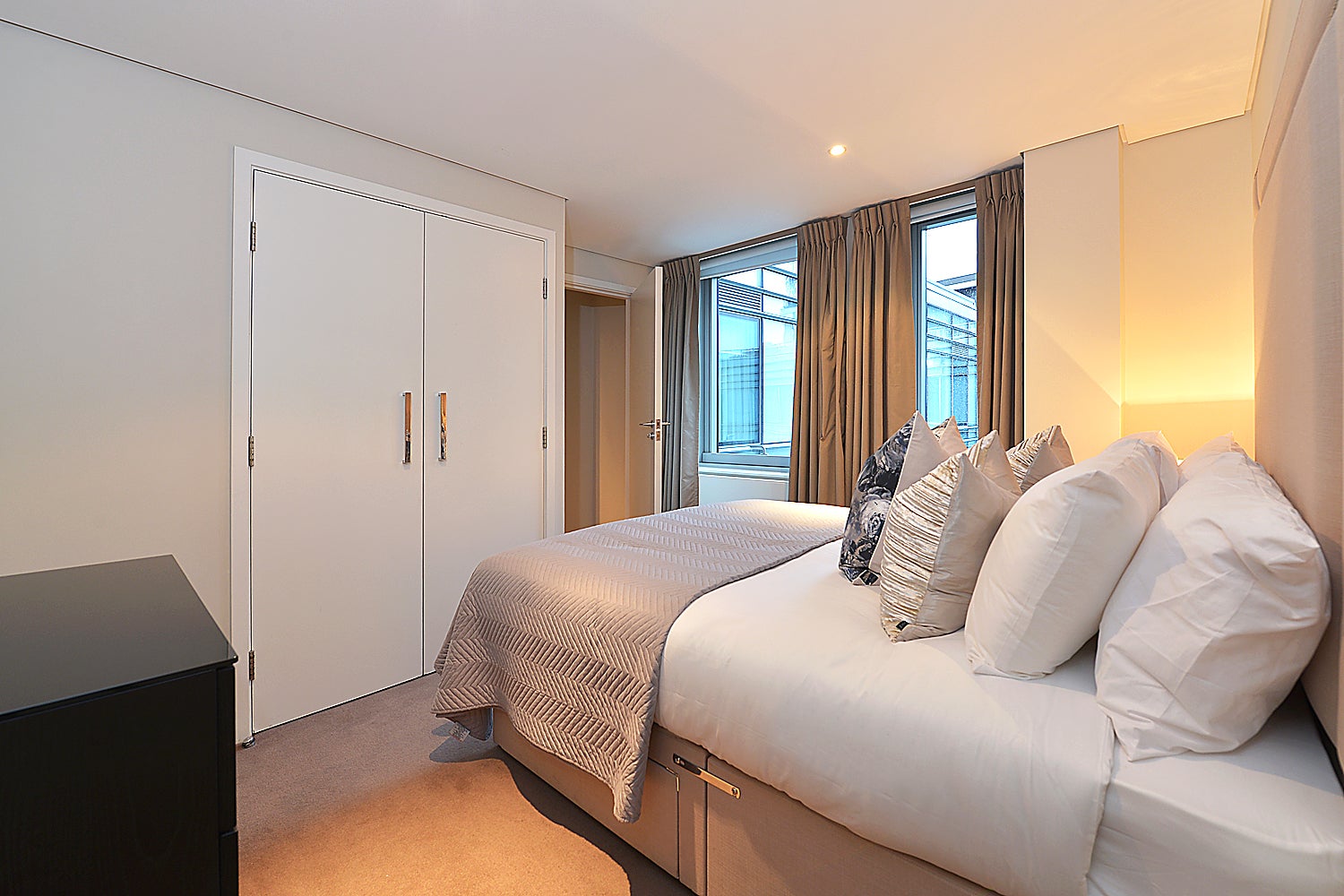 Flat Merchant Square in City of Westminster