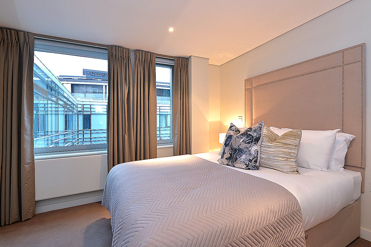 Flat Merchant Square in City of Westminster