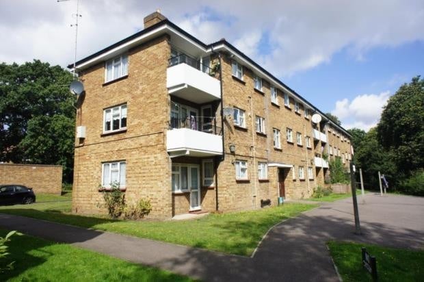 Flat Hurst Place in Greater London
