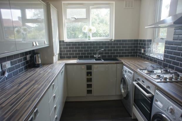Flat Hurst Place in Greater London