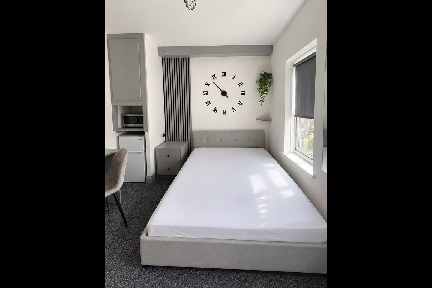 Room Oatlands Road in Greater London