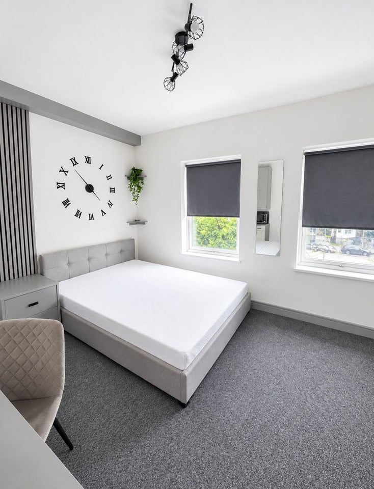 Room Oatlands Road in Greater London