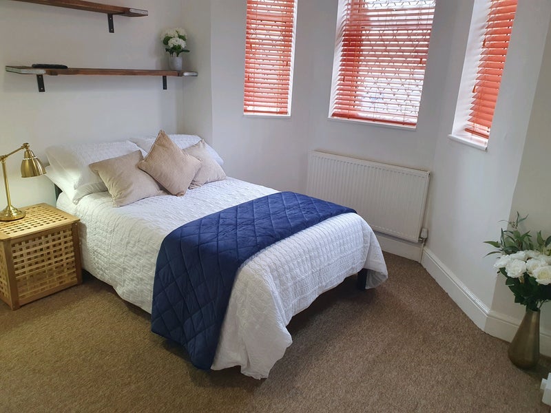 Room Denmark Road in Poole