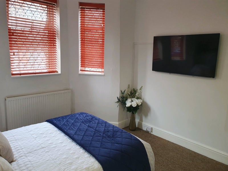 Room Denmark Road in Poole