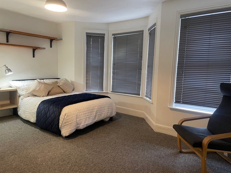 Room Denmark Road in Poole