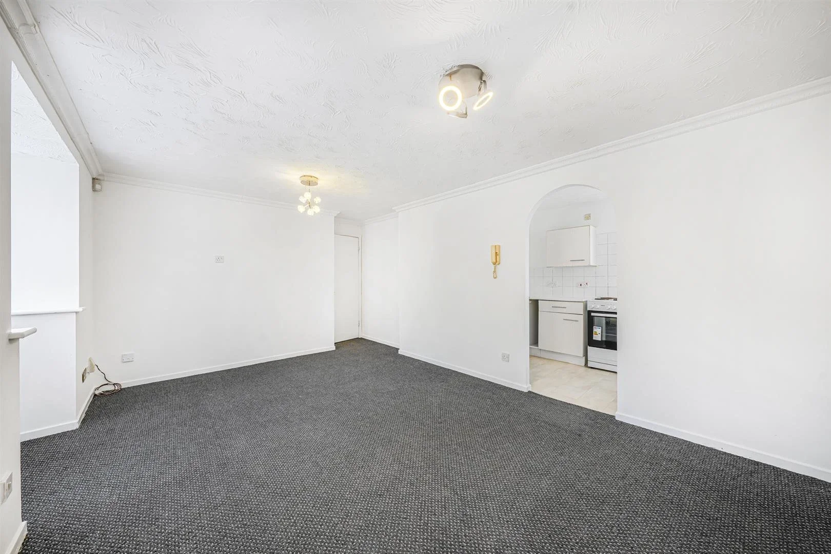 Flat Redwood Gardens in Greater London