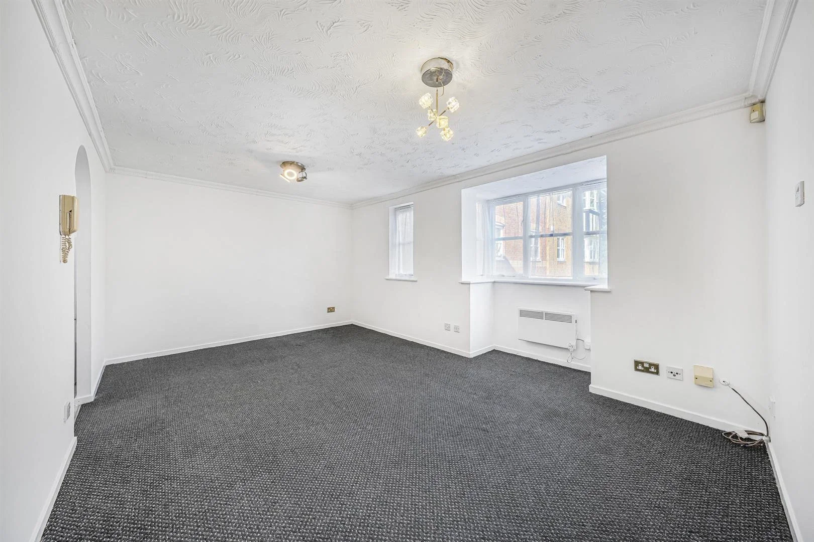 Flat Redwood Gardens in Greater London