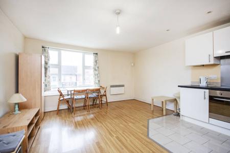 Flat Greyhound Hill in Greater London