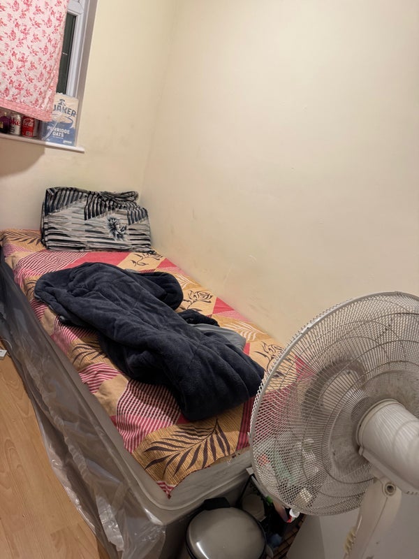 Room Seymour Road in Greater London