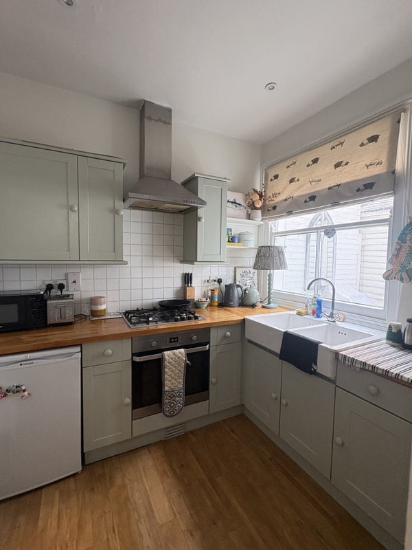 Flat Wardo Avenue in Greater London