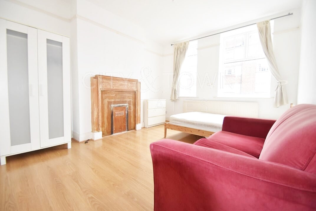 Flat Vivian Avenue in Greater London