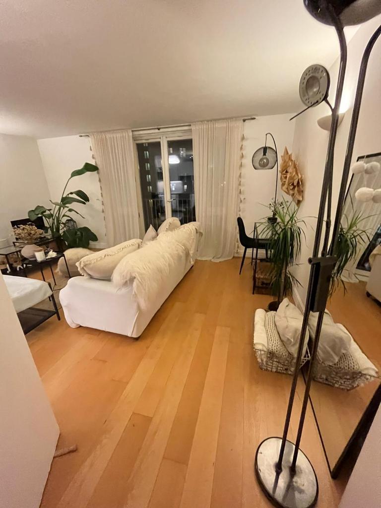 Flat Westferry Road in Greater London