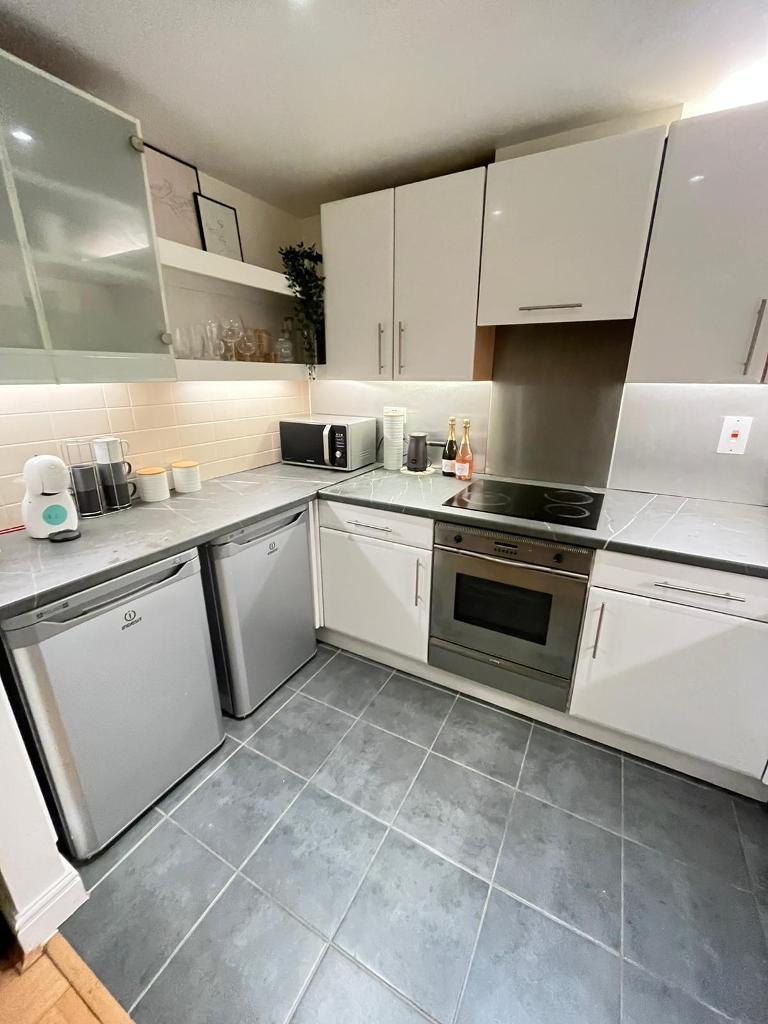 Flat Westferry Road in Greater London