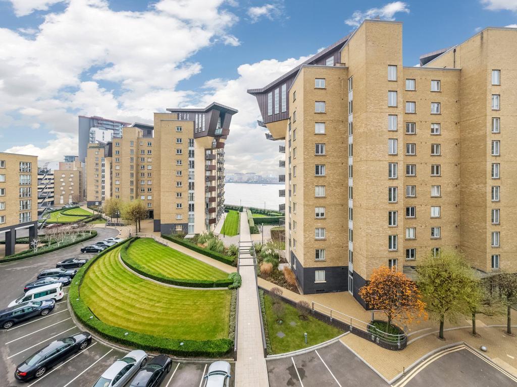 Flat Westferry Road in Greater London