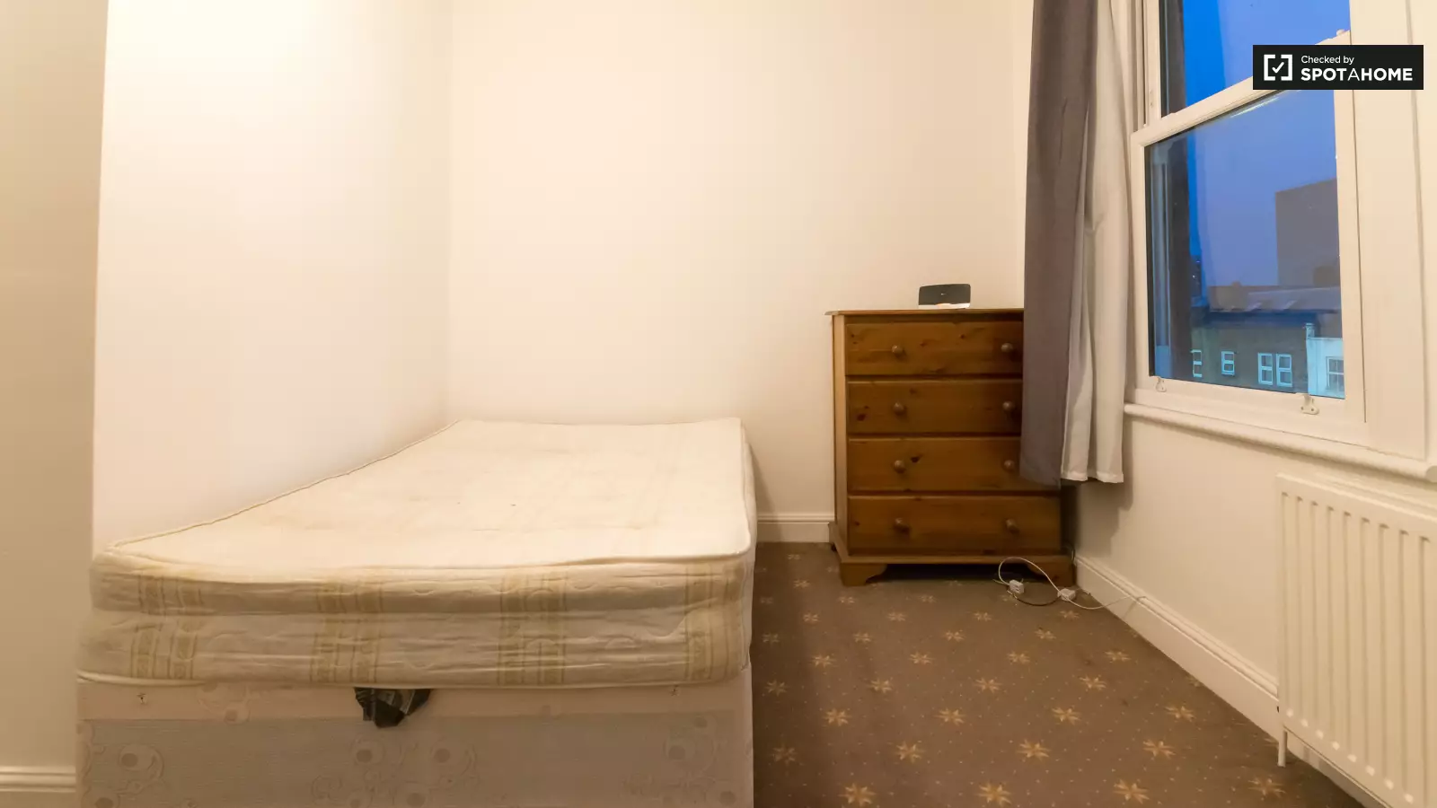 Flat Vallance Road in Greater London