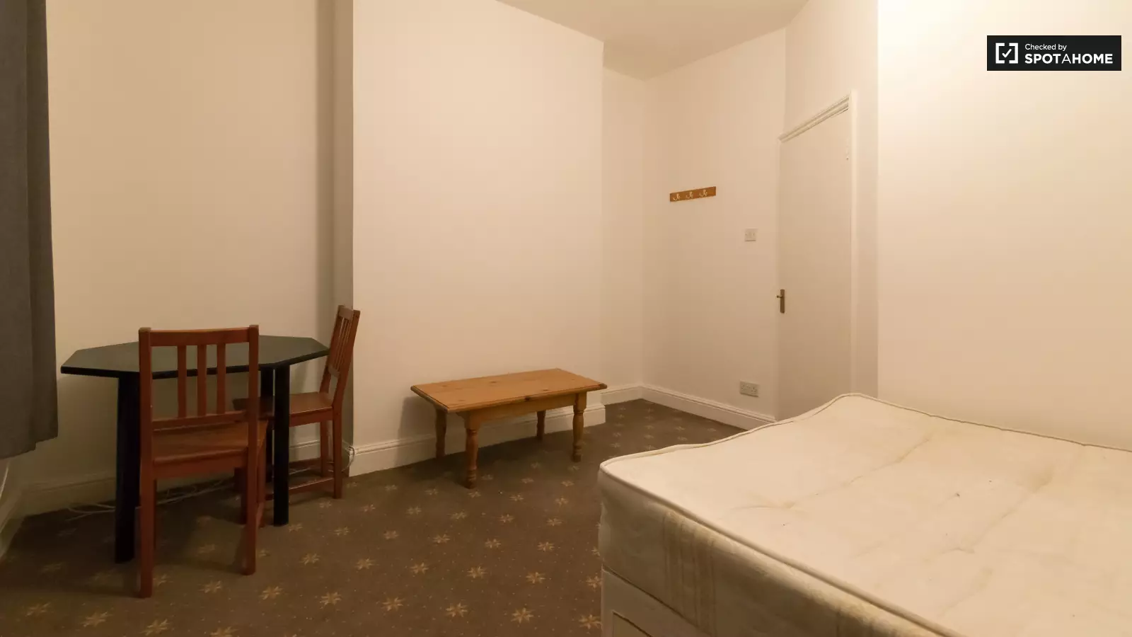 Flat Vallance Road in Greater London