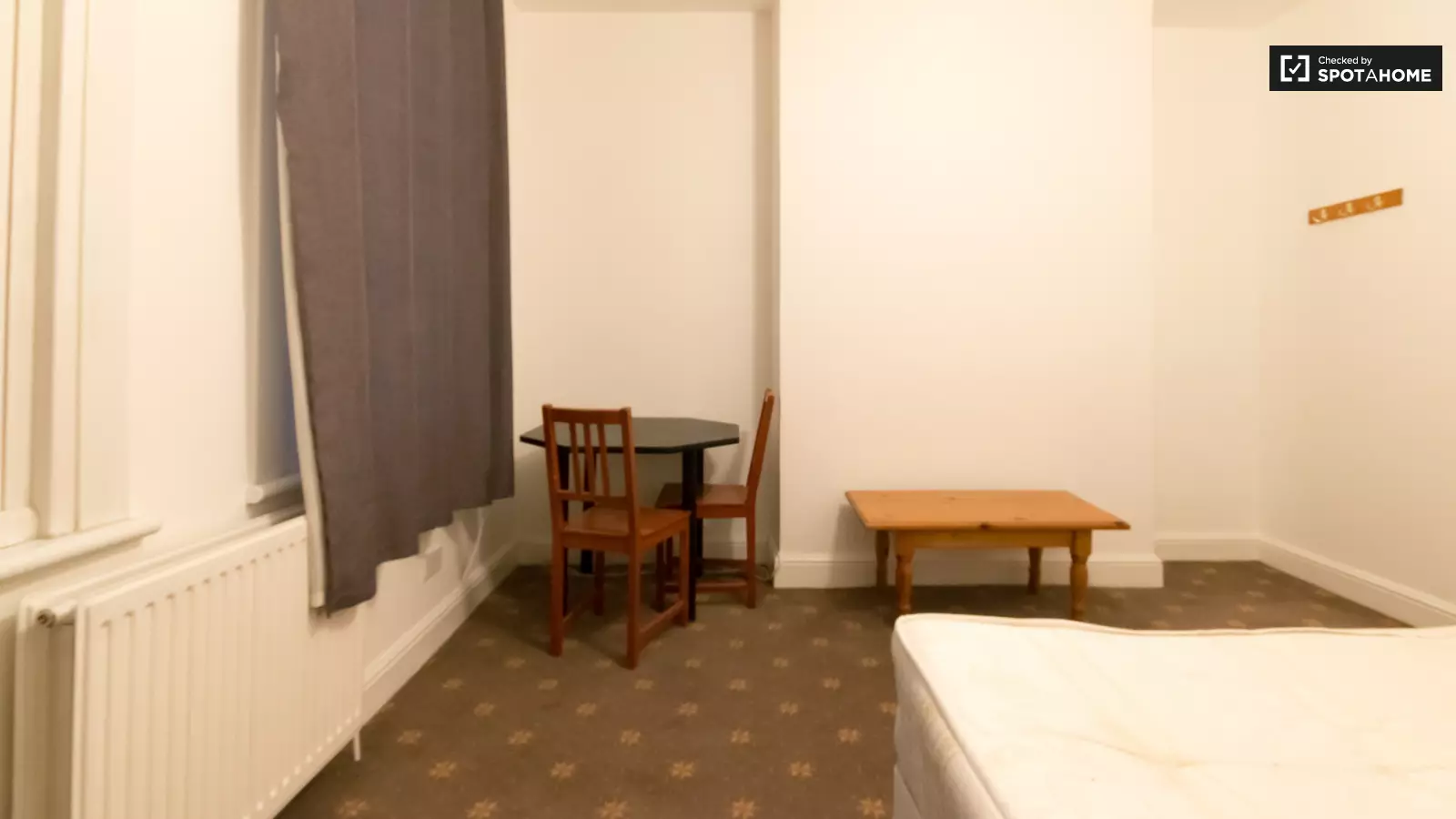Flat Vallance Road in Greater London