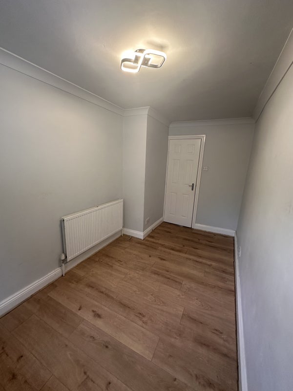 Room Sussex Road in Greater London
